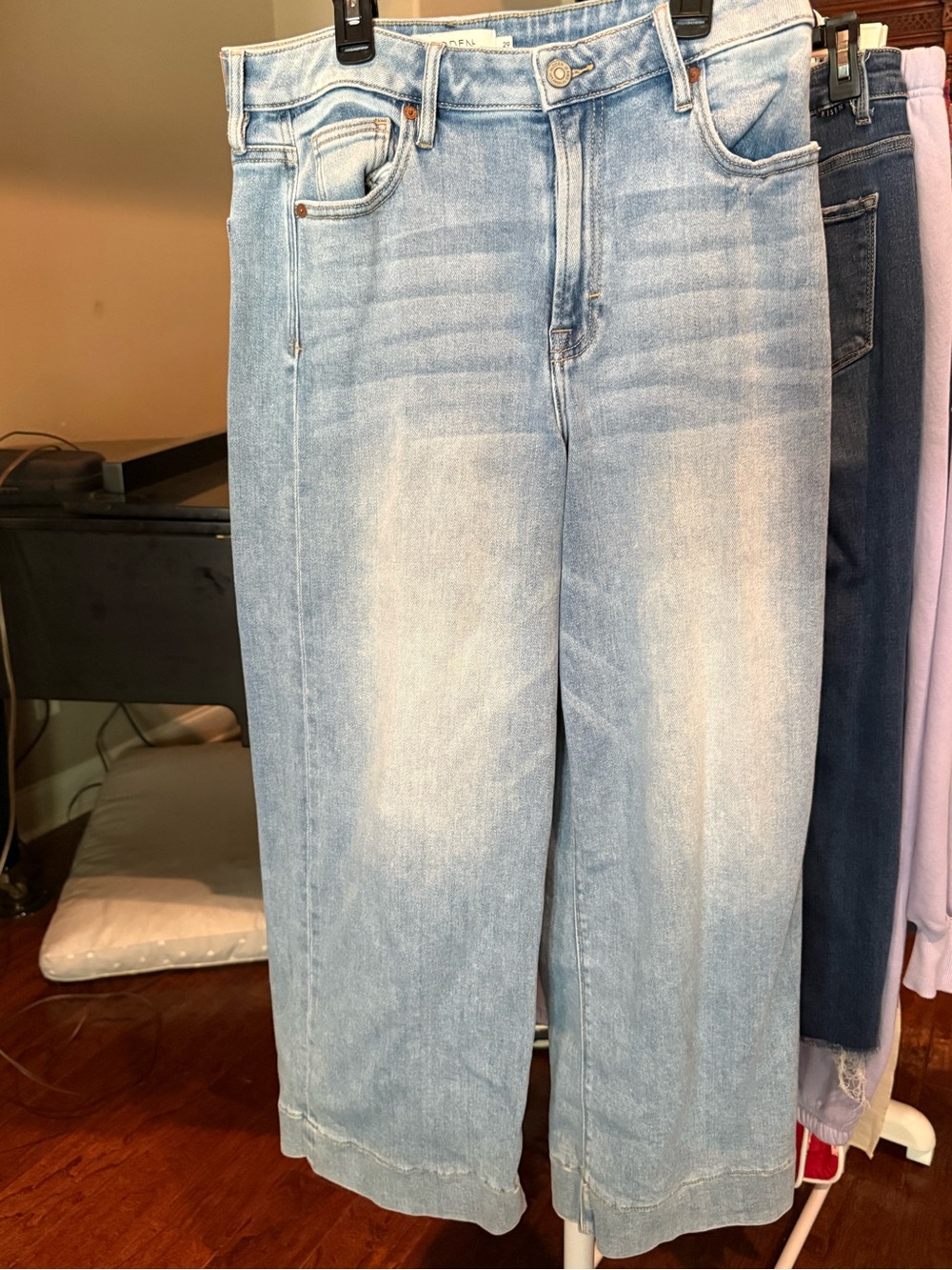Hidden Jeans - Picture 3 of 6